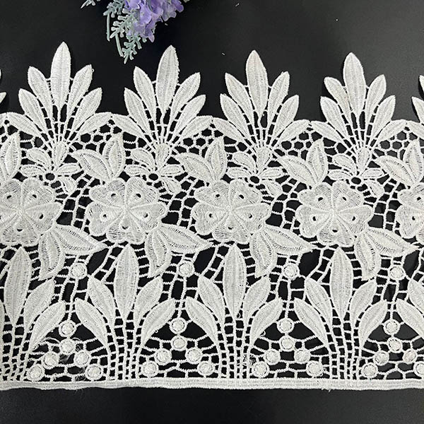 Lụa sữa thêu ren trang trí